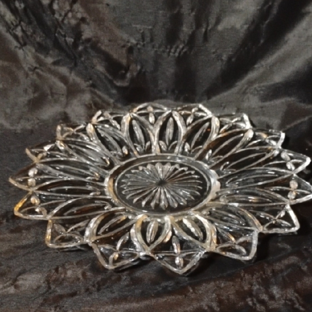 Intricate Clear Glass Petal Pattern Platter Set Of 4